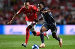 英雄联盟博彩 -本菲卡迎CBA常规赛关键赛，赛后更衣室发声，质疑声仍在，赛程密集仍需轮换(cba常规赛后个别球迷在马路上呼喊不当言论)