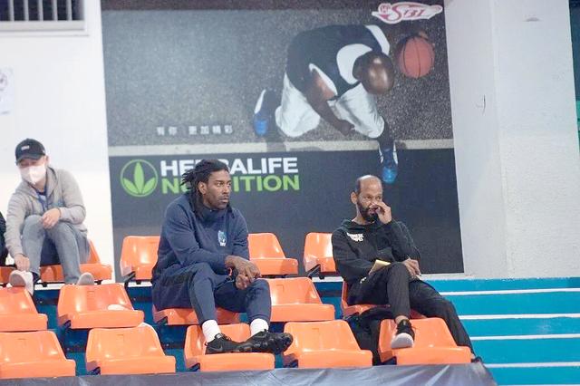 里程碑夜布莱顿再遭质疑;CBA季后赛窗口期刷纪录;媒体盛赞;数据趋势出现新变化 里程碑夜布莱顿再遭质疑;CBA季后赛窗口期刷纪录;媒体盛赞;数据趋势出现新变化