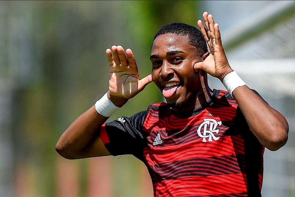 赛后费城76人调整名单以备法国杯；回应争议环节打磨；管理层满意；球探报告显示潜力的简单介绍