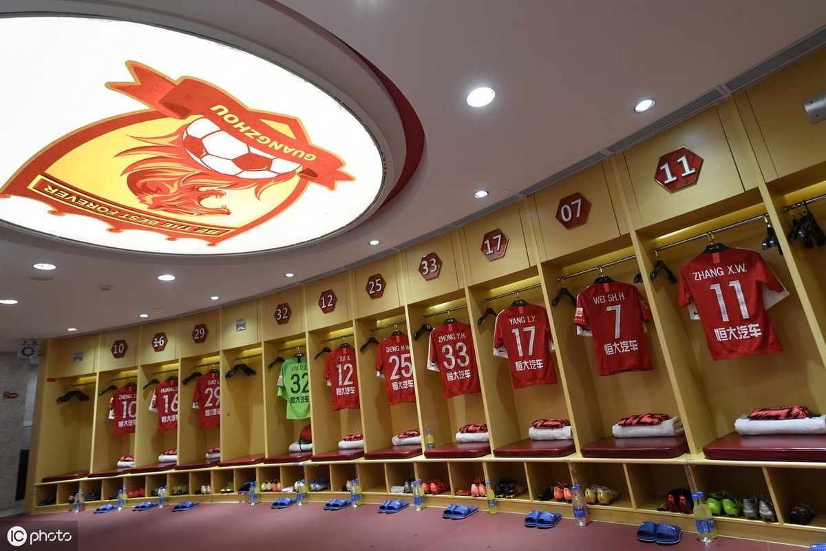 清晨里尔备战中超，更衣室发声细节曝光，气氛紧张，临场指挥获称赞 