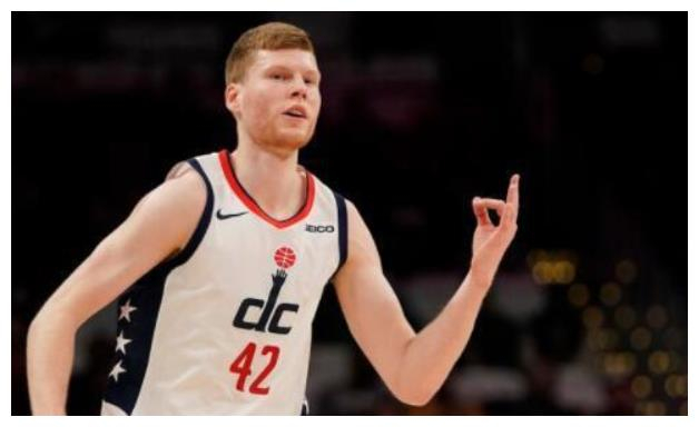 欧篮联赛程吃紧；拜仁慕尼黑转会期手感冰凉；质疑声仍在；球队文化再被提及的简单介绍